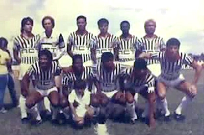 Equipe paulista no Campeonato Brasileiro de Seleções, em 1986. Esse time foi o campeão. Em pé, da esquerda para a direita: André Cruz, Carlos, Nenê, Carlinhos, Jairo e Biro-Biro. Agachados: Tato, Agnaldo, Célio, Silas e Edu Manga. Que timaço!