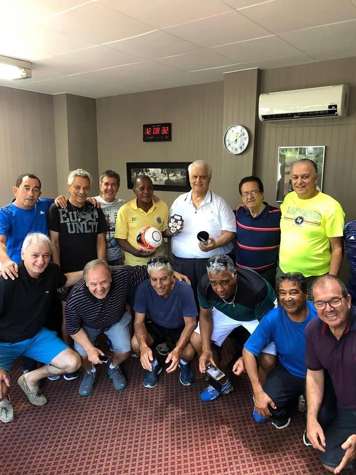 Na fileira de cima Robertinho é o terceiro, seguido por Paraná e na debaixo Xaxá é o segundo, durante o 5° Encontro de Veteranos do Londrina Esporte Clube, dia 8 de dezembro de 2018