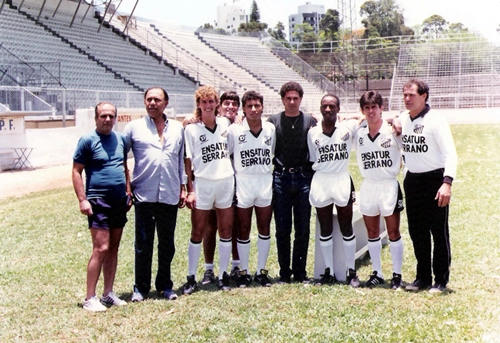 Vejam os heróis do Bragantino campeões da Série B do Brasileiro em 1989. Da esquerda para a direita, Pintado é o quarto, Vanderlei Luxemburgo o sexto, Ivair o sétimo e Gatãozinho o oitavo