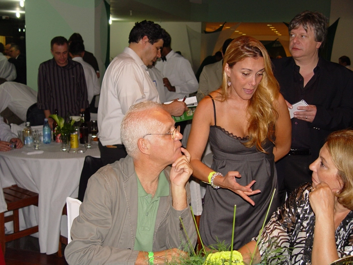 Ademir, a esposa Sueli e a jornalista Fernanda Factori