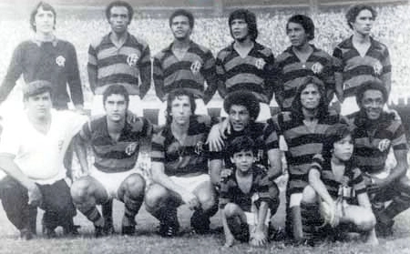 Em pé: Renato, Chiquinho, Moreira, Reyes, Liminha e Luxa. Agachados: Rogério, Zé Mário, Caio, Doval e Paulo César
