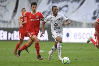 Peixe vem de empate com o Fortaleza, enquanto o Colorado venceu o Flu. Foto: Ivan Storti/Santos FC