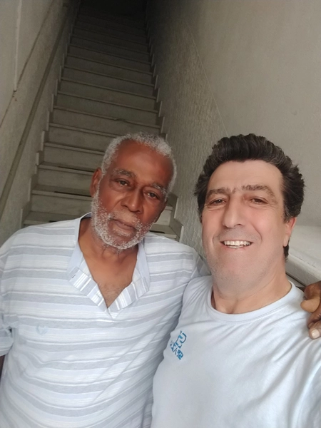 Em agosto de 2022, Denilson (o Rei Zulu) e Carlos Alberto Spina (ex-Matsubara) no bairro do Méier, Zona Norte do Rio de Janeiro. Foto: arquivo pessoal de Carlos Alberto Spina