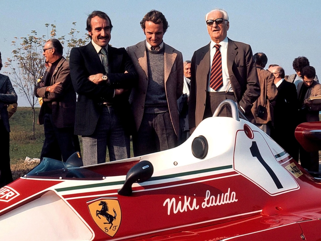 Em 1976, na apresentação da Ferrari 312 T2, Clay Regazzoni, Niki Lauda e Enzo Ferrari. Foto: Divulgação