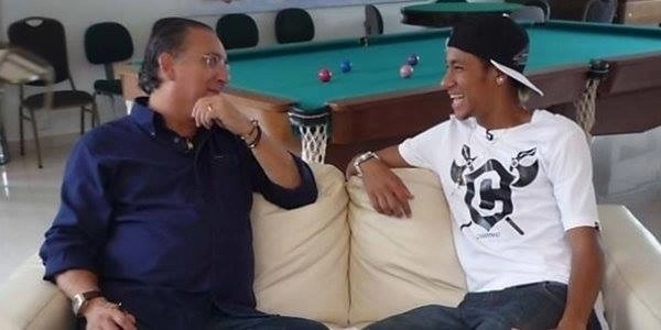 Galvão Bueno entrevista Neymar em novembro de 2011, no CT Rei Pelé, em Santos. (Foto: Reprodução Facebook)