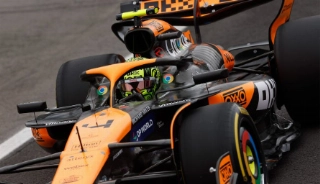 Britânico superou Piastri a duas voltas do final. Foto: McLaren F1