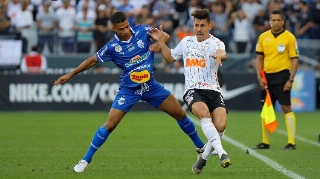 Como era de se esperar, o Corinthians buscou o gol desde o início
