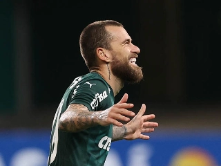 Meia do Verdão deve ficar no clube cearense até o fim de 2021. Foto: Cesar Greco