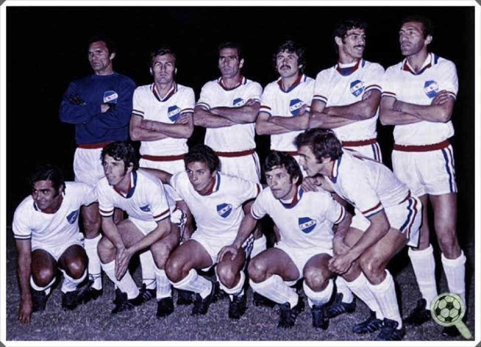 Manga, o goleiro do Nacional (Uruguai) em um jogo noturno do time de Montevidéu. Ele defendeu o clube entre 1969 e 1974. Foto: Divulgação