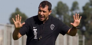 Carille destaca vitória, mas admite intertemporada abaixo do esperado