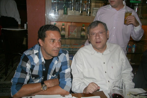 O jornalista conversou com o então técnico do Galo no Restaurante A Favorita, no centro de Belo Horizonte, capital de Minas Gerais no dia 30 de abril de 2010.