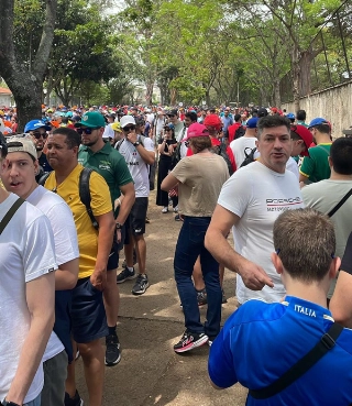 Filas enormes, entre os maiores entraves a quem foi para Interlagos. Foto: Gabriella Carsughi