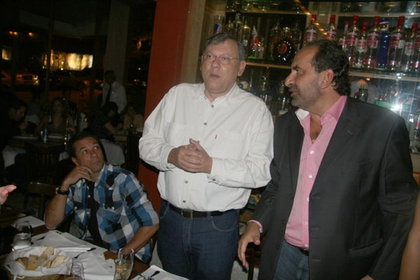 Da esquerda para a direita: Vanderlei Luxemburgo, Milton Neves e Alexandre Kalil no restaurante A Favorita, localizado no centro de Belo Horizonte, em Minas Gerais. 