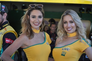 Modelos marcaram presença nos boxes do autódromo paulistano. Foto: Marcos Júnior Micheletti/Portal TT