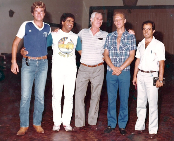Da esquerda para a direita: Serginho, César Maluco, Sérgio de Stéfani, Ademir da Guia e o radialista Nilson Bastos Bento. Foto enviada por Tico Cassola