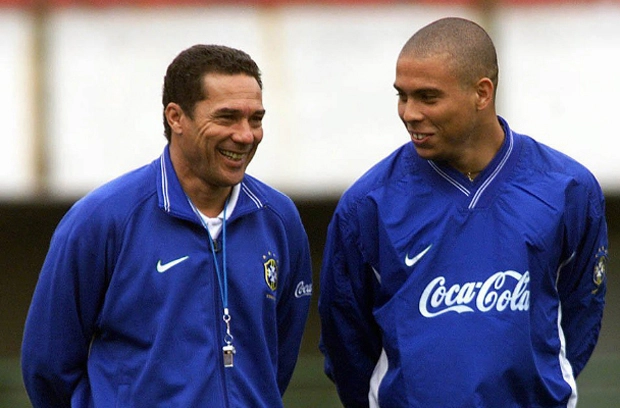 Vanderlei Luxemburgo e Ronaldo, durante um treino da seleção em Buenos Aires. Foto: iG
