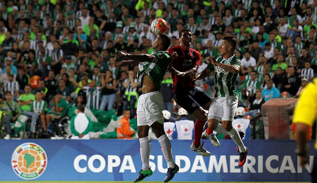 Atlético Nacional empata com Cerro e pega Chapecoense na final