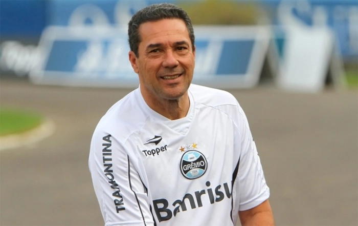 Vanderlei Luxemburgo comanda treinamento do Grêmio para o Campeonato Brasileiro, no dia 24 de agosto de 2012. Foto: UOL