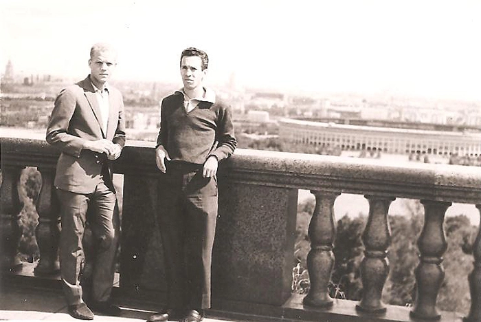 Ademir da Guia e Valdir Joaquim de Moraes em um belvedere moscovita, em 1966. Foto: arquivo pessoal de Valdir Joaquim de Moraes