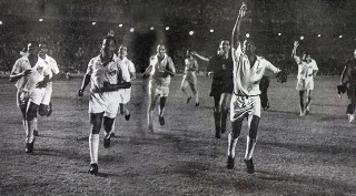 Jogadores do Peixe comemoram a conquista diante do Milan. Foto: Folha de S. Paulo