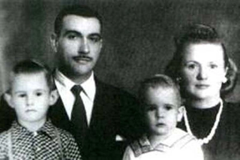 Os pequenos Wilsinho e Emerson com a mãe, Dona Juzi e o pai, Wilson Fittipaldi, o `Barão´. Foto: arquivo da família Fittipaldi