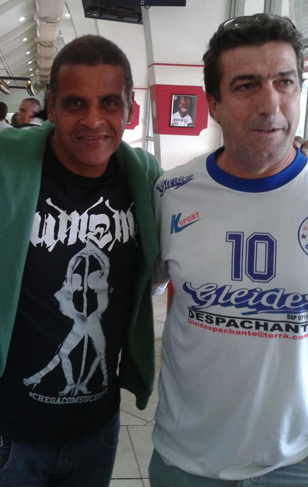 Em maio de 2014. Wagner Basilio (ex-zagueiro do Corinthians e São Paulo) e Carlos Alberto Spina. Foto enviada por Vinicius Spina