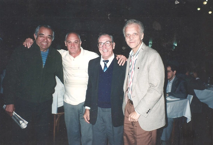 Vavá, Adhemar Cobrinha, o maestro Osmar Milani e Ademir da Guia na festa de veteranos do Palmeiras em 25 de setembro de 1995. Foto: arquivo pessoal de Adhemar Viva, o Cobrinha