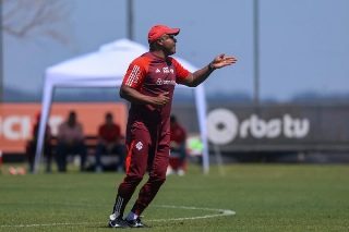 Roger Machado durante atividade no CT Parque Gigante, em Porto Alegre. Foto: Ricardo Duarte/Internacional