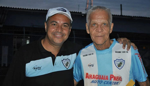 O ex-jogador, atualmente jornalista Jorge Júnior ao lado de Ademir da Guia, em 18 de maio de 2013, após o jogo beneficente em prol do ex-goleiro Cícero Fabuloso, em Londrina. Foto enviada por Jorge Júnior