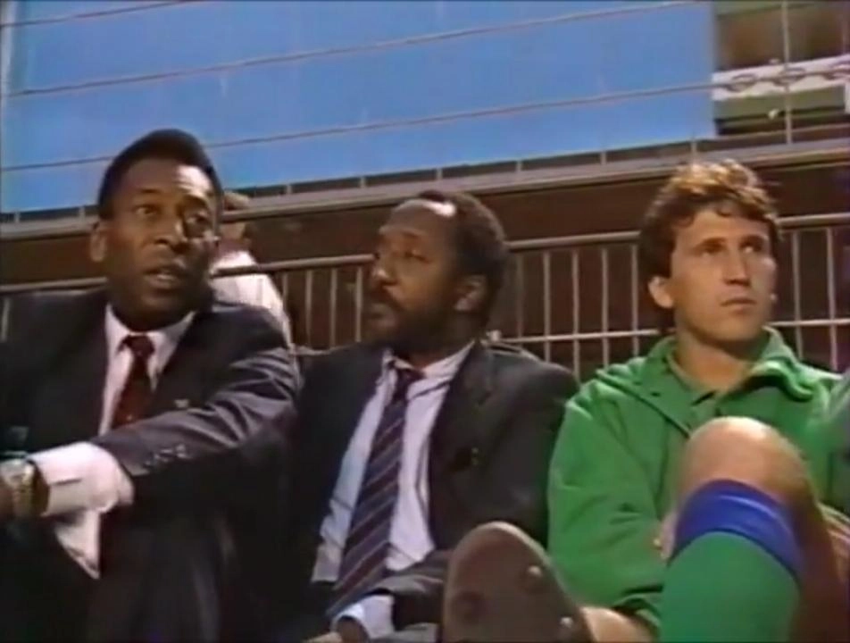 Em 1988, em Nancy (França), no dia do jogo de despedida de Platini, amistoso entre França e Resto do Mundo. Pelé, Paulo Cézar Caju e Zico. Foto: Divulgação