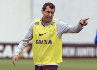 Ex-treinador do Corinthians está livre no mercado após deixar o Al-Ittihad Jeddah. Foto: Divulgação