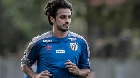 Bryan Ruiz completa um ano no Santos e segue encostado esperando negociação