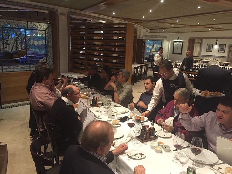 No dia 5 de maio de 2016, o Grupo Band de Rádio comemorou no Rancho Português, os 79 anos de vida da Rádio Bandeirantes. (Da esquerda para a direita: Milton Neves e os narradores Ulisses Costa e José Silvério). Foto: arquivo pessoal