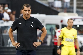 Técnico ex-Corinthians se consolidou com ideias mais reativas, diferente do que o Santos diz ter como filosofia. Foto: Daniel Augusto Jr/Ag Corinthians