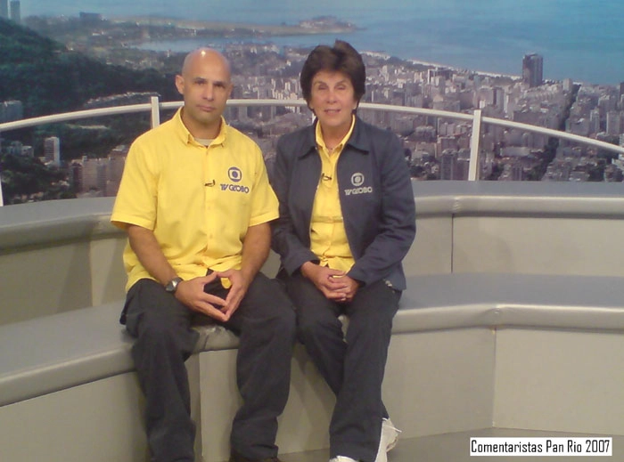 Maria Esther Bueno e Sidnei Dal Rovere nos estúdios da TV Globo, em 2008,  ambos comentaram os jogos Olímpicos de Pequim. Foto Arquivo pessoal Sidnei Dal Rovere. 