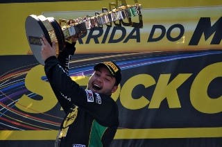 Então aos 21 anos, piloto tornou-se o mais jovem a ganhar a prova milionária da Stock. Foto: Marcos Júnior Micheletti/Portal TT