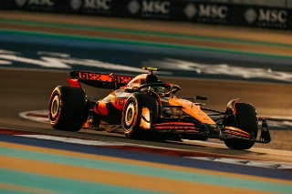 Britânico colocou a McLaren no primeiro posto em Lusail. Foto: McLaren F1
