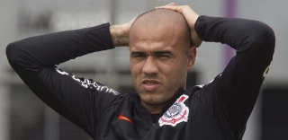 Goiás inicia conversas para tentar tirar atacante Roger do Corinthians
