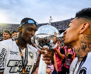 Botafogo faz 3 a 1 no Atlético Mineiro e conquista pela primeira vez o principal torneio da América
