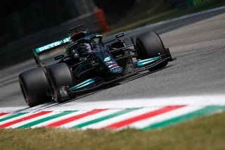 Finlandês dominou a prova curta na Itália mas não poderá largar na pole. Foto: Mercede-AMG Petronas F1