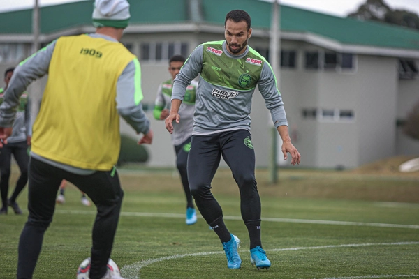 Líder Da Série B, Coritiba Perde Atleta Até O Final Da Temporada ...