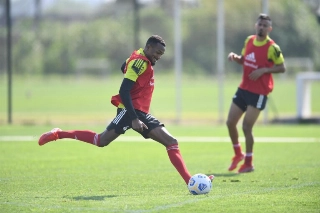 Edenilson, que serviu a seleção brasileira, está confirmado no meio-campo. Foto: Ricardo Duarte/Inter