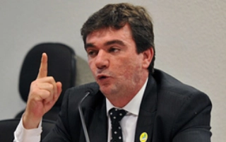 ?Que os rivais deem risada agora?. Ele tinha razão. Nos cinco anos seguintes, o Timão saiu da Série B para iniciar uma arrancada inimaginável rumo ao topo do planeta