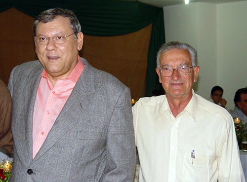 Milton Neves e Dudu, durante evento em homenagem a ex-jogadores do Palmeiras, em 29 de setembro de 2008. Nesse dia, Milton Neves vestiu até uma máscara de porco. Não acredita? Clique AQUI
