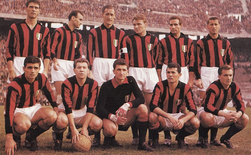 Milan, temporada 1959/1960. Da esquerda para a direita, em pé: Cesare Maldini, Occhetta, Liedholm (sueco que participou do jogo final da Copa de 1958, onde o Brasil venceu a Suécia por 5 x 2), Altafini (o nosso Mazzola), De Angelis e Schiaffino (uruguaio que marcou o primeiro gol do Uruguai na final da Copa de 1950, no jogo Uruguai 2 x 1 Brasil). Agachados: Fontana, Danova, Alfieri, Zagatti e Bean. Foto enviada por José Eustáquio