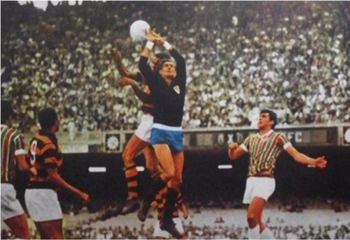 Os ex-jogadores Félix (goleiro) e Galhardo (ao seu lado direito). Foto: reprodução