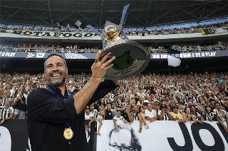 Alvinegro carioca bate o São Paulo e ergue a taça de campão de 2024. Foto: Vitor Silva/Botafogo