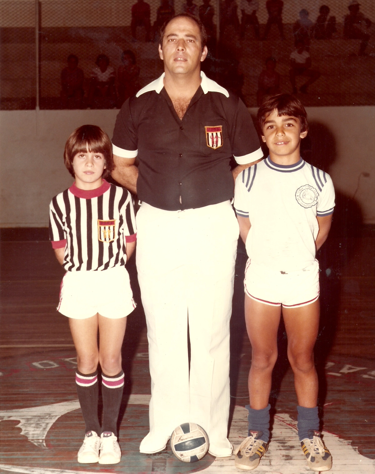 Relíquia: veja Sylvinho, à esquerda, nos anos 80, quando jogava futebol de salão em São Paulo. Foto: Sarkis