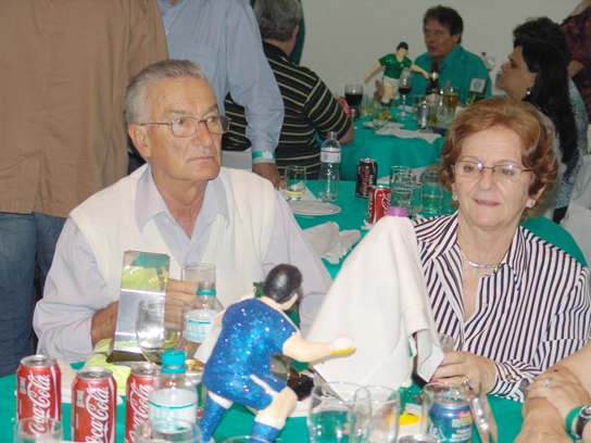 Na festa de veteranos do Palmeiras, em 1º de outubro de 2010, ao lado de sua esposa Maria Helena. Foto: Marcos Júnior/Portal TT