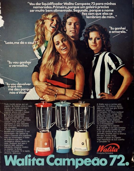 Leão participou da campanha publicitária do liquidificador `Walita Campeão´em 1972. Na foto, a loira à frente, de camisa rubro-negra, é Bruna Lombardi. Foto: Reprodução